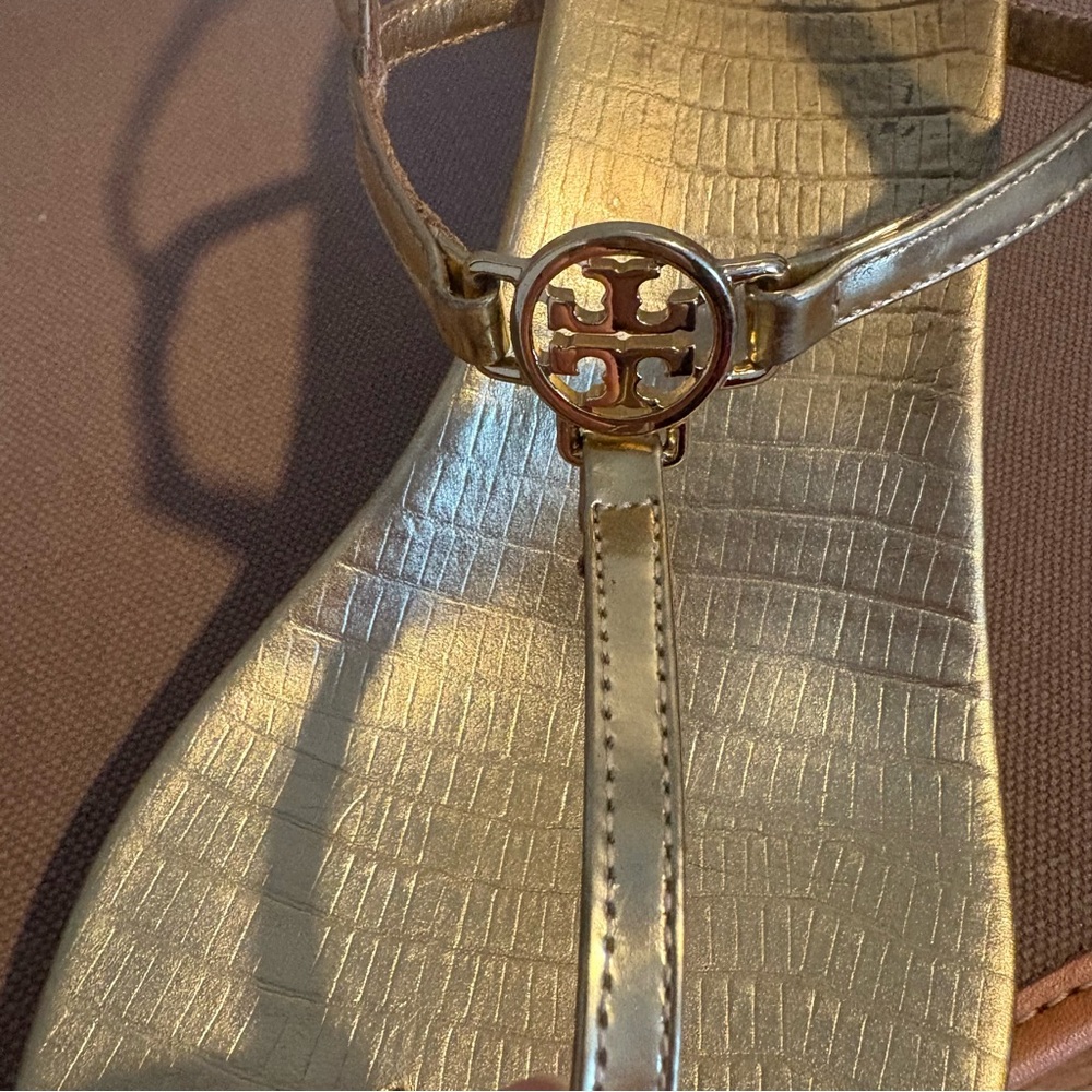 Tory Burch Gold Metallic Kitten Heels 10 Strappy - Picture 6 of 15